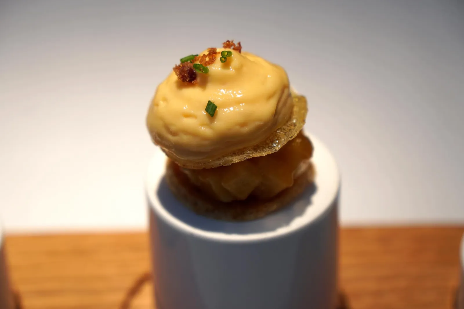 Amós ‘ OMELETTE อย่างเเรกตรงกลางเป็นทาปาสซิกเนเจอร์ของทางร้านคือ Pincho de Tortilla de Amós หรือก็คือ Spanish omelette ในรูปแบบของร้าน Cenador de Amós แป้งด้านนอกบางกรอบ ตัดเนื้อสัมผัสกับไข่ข้างบนที่มีความนวลนุ่ม ละลายในปาก (18/20)