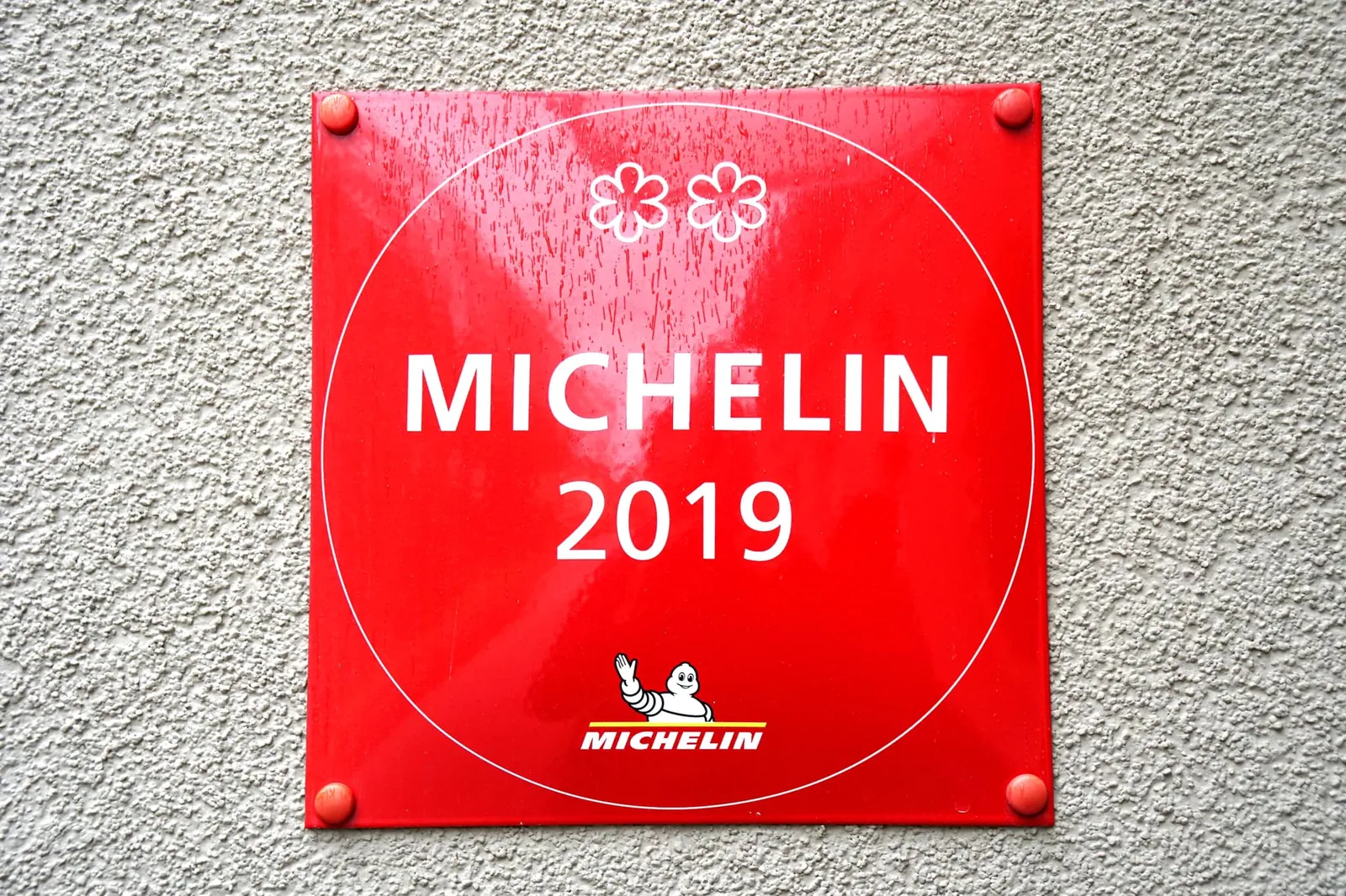 ⭐️⭐️ 2 Michelin Stars - 2 ดาวมิชลิน 👨🏻🍳👨🏻🍳👨🏻🍳👨🏻🍳 18/20 Gault & Millau (4 Toques) - 18 คะเเนน โกท เอท มิโย (หมวก 4 ใบ)