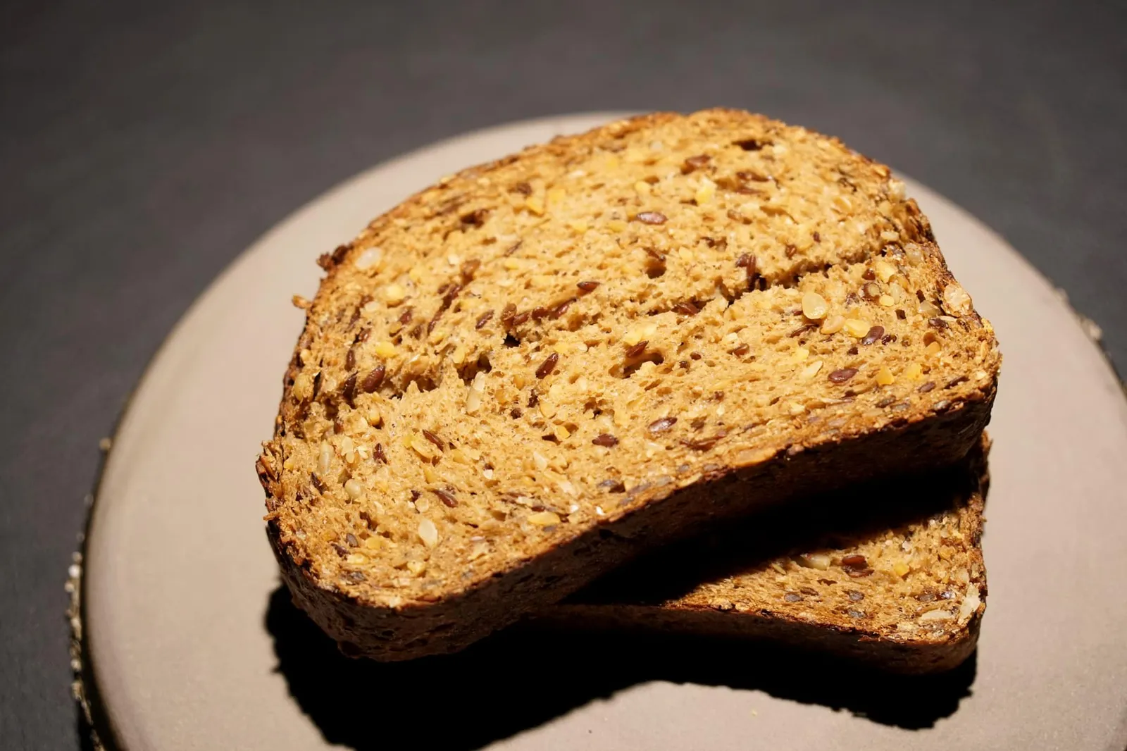 Whole wheat brown bread ถัดมาทางร้านจะนำเสิร์ฟขนมปังธัญพืช ทางร้านใส่ธัญพืชมาค่อนข้าวเยอะจนเรารู้สึกว่าเยอะเกินไปสักหน่อย (15/20)
