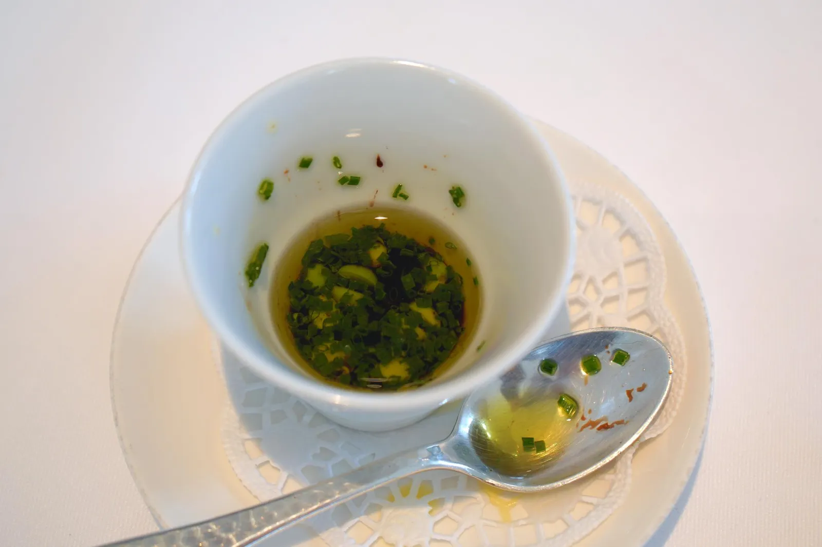 Vegetable Garden with Lobster (48 €) Olive Cracknel, Poached Quails Egg ซอส Balsmic olive oil ที่เสิร์ฟมาคู่กัน (18/20)