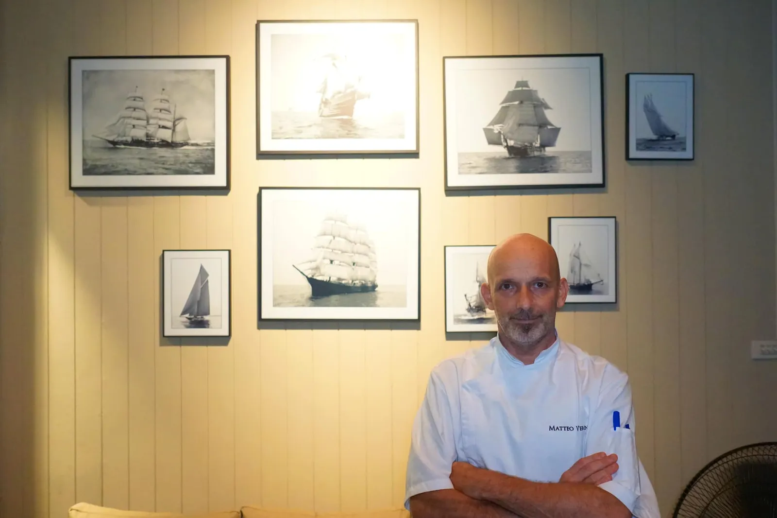 อาหารที่นี่ควบคุมโดย Executive Chef ชาวอิตาเลียนคุณ Matteo ผู้ใช้ชีวิตและเติบโตขึ้นมาในเมือง Rossiglione แห่งเขตการปกครอง Genoa ทั้งยังเคยผ่านงานในห้องอาหารของโรงแรมชั้นนำมาแล้วหลายแห่งทั่วโลกเช่น Grand Hotel Garden Lido และ Hotel Acqua Novella ในประเทศอิตาลี Radisson Blu Palace Tunisia ในประเทศตูนีเซีย