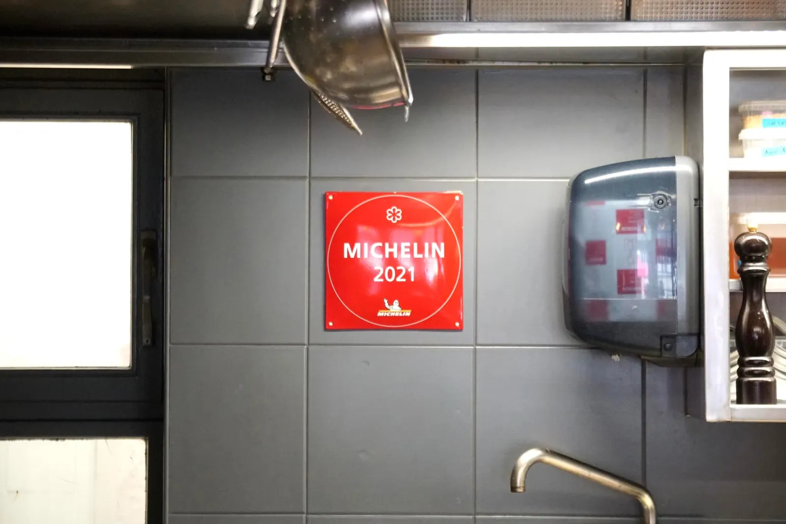 🌟 1 Michelin Star - 1 ดาวมิชลิน 🏵🏵🏵 15 Points Gault & Millau - 15 คะแนน โกท เอท มิโย