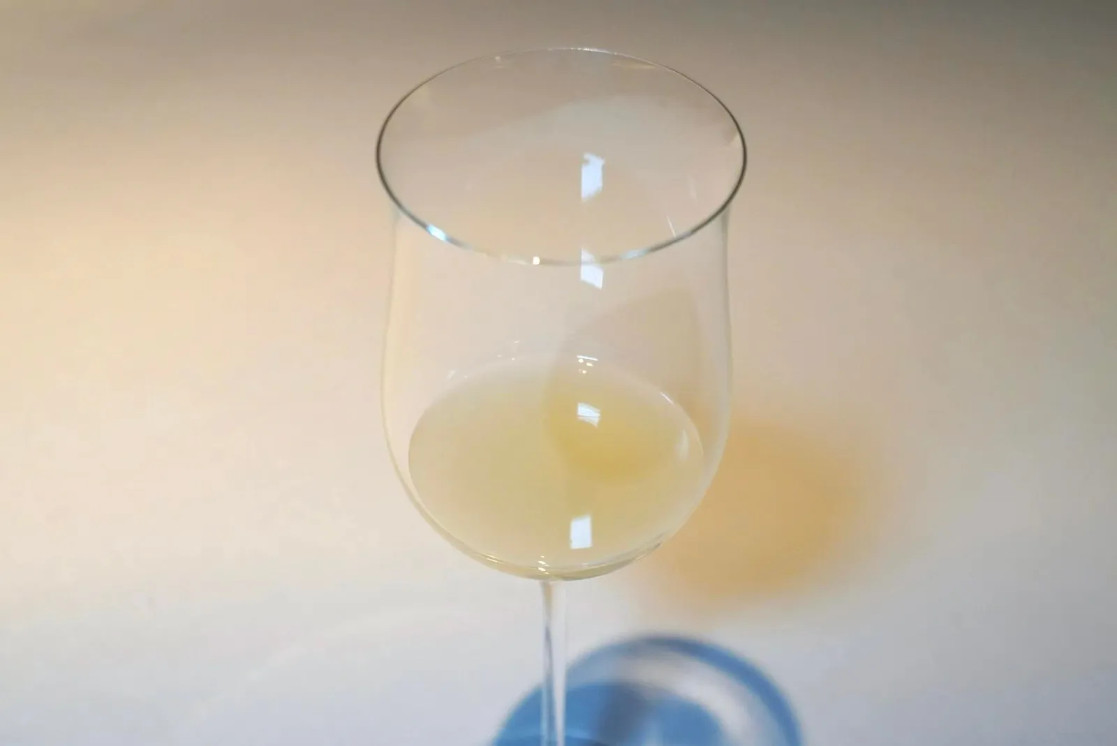 AHUMADO (2021) CELERIAC CREAM roasted walnut extract foam of Navarra, perce caviar ด้วยความที่มีอัตราส่วนของแอลกอฮอล์เพียง 7% ทำให้ดื่มไม่ยากมากนัก (17/20)