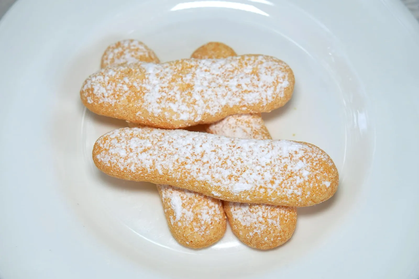 Sabajone Milanese secondo L'Antica Ricetta, con Biscotti Savoiardi (€ 12,00) Sabajone เสิร์ฟมาคู่กับบิสกิต Lady Finger กรอบ ๆ หยิบจุ่มลงไปใน Sabajone แล้วนำเข้าปากได้เลย (15/20)