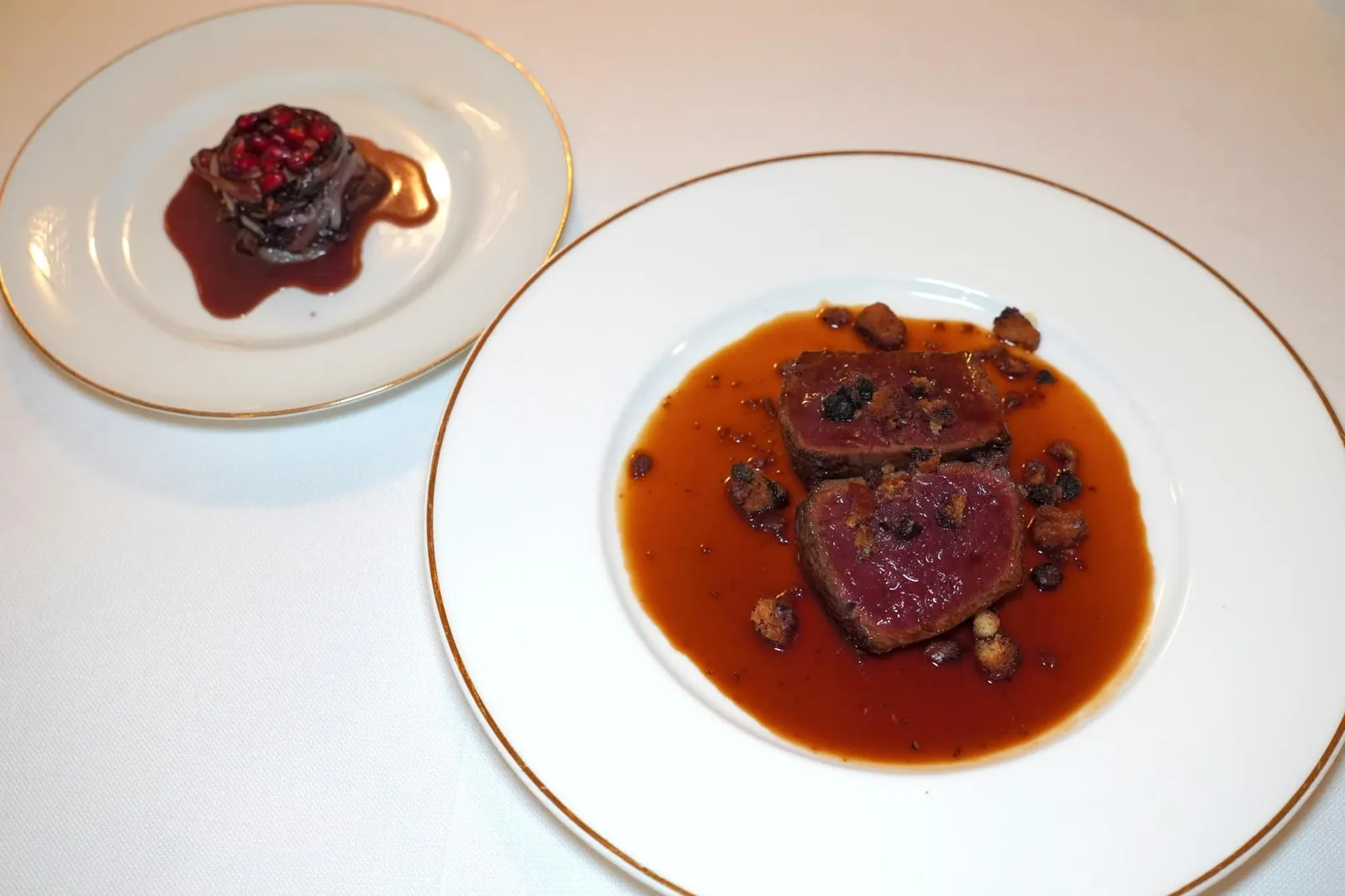 Cervo in dolceforte (38 €) Deer “dolceforte” เมนคอร์สจานสุดคือ Deer “dolceforte” เนื้อกวางซึ่งเป็นวัตถุดิบยอดนิยมประจำฤดูหนาวเตรียมโดยวิธีสุดพิเศษของแคว้น Tuscan ที่เรียกกันว่า Dolceforte (15/20)