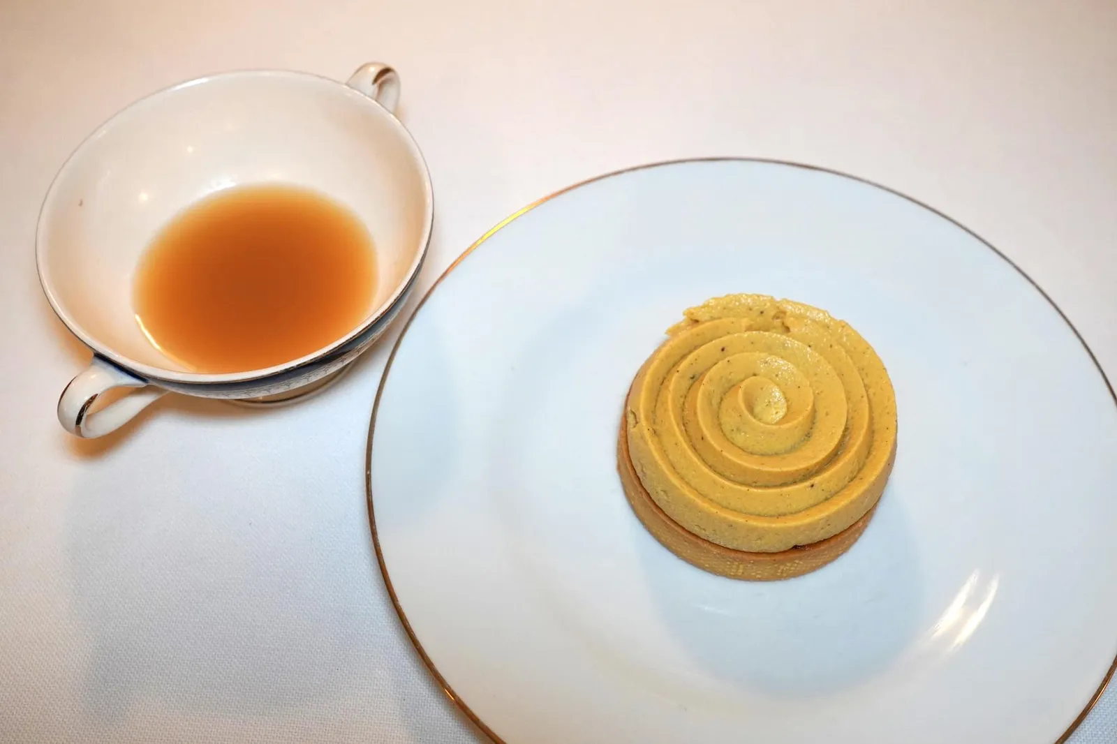 Tartelletta alle melee cinque spezie (12 €) Apple tarte, vanilla and 5 Chinese spices อีกอย่างหนึ่งคือ Apple Tarte จับคู่กับ Chinese 5 Spices หรือสมุนไพร 5 ชนิดของจีนนั่นเอง (14/20)