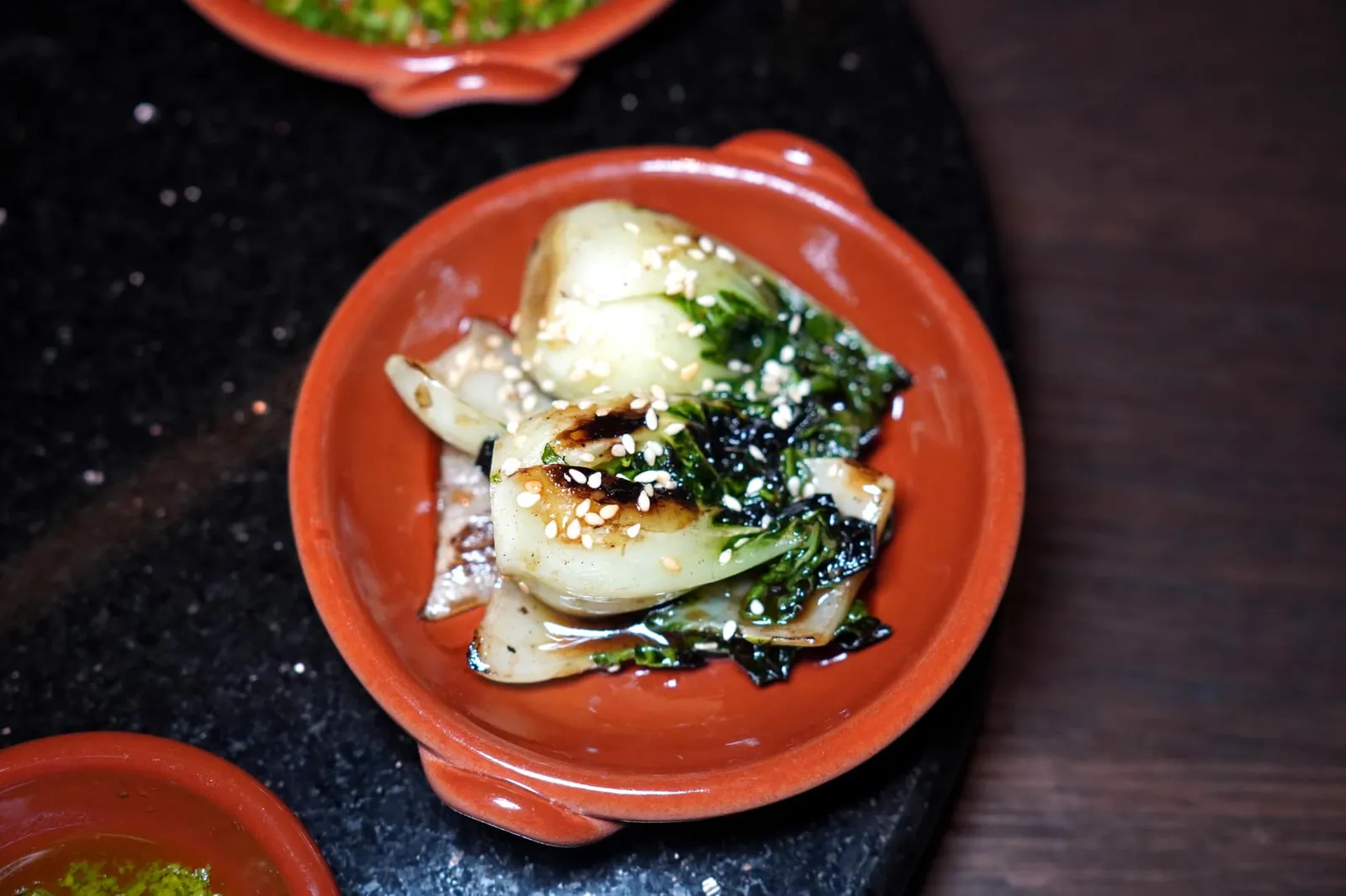 family & sharing | hay aged duck / potong’s condiments สำหรับจานผักเชฟเสิร์ฟผักบ็อกชอยผัดกับซอสแล้วโรยด้วยงาขาวที่ด้านบนรสชาติอร่อยไม่แพ้จานหลักอื่น ๆ เลยทีเดียว (15/20)