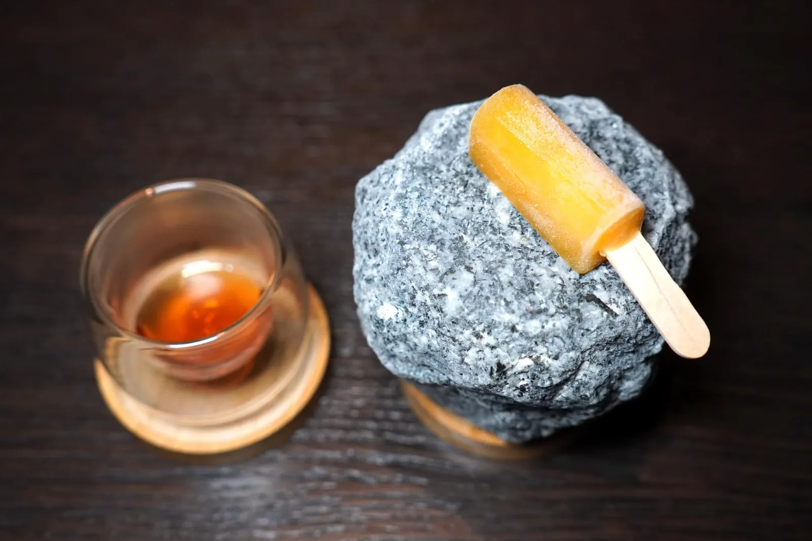 my dear | ‘yar-kom yar waan’ / chinese bitter / marian plum คอร์สถัดมาทำหน้าที่เสมือน Pre-dessert เชฟนำเสนอซอร์เบท์มะยงชิดเย็นชื่นใจ ข้างกันคือยาขมยาหวานรสชาติขมแปร่งแต่กลับสามารถช่วยล้างปากดับคาวอาหารคอร์สก่อนหน้าได้อย่างหมดจด (13/20)