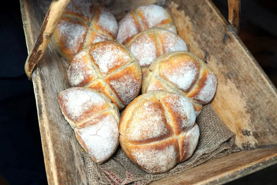 Bread and Butter ถัดมาพนักงานจะนำเสิร์ฟขนมปังชุดแรกคือ White Bread เสิร์ฟมาในรถเข็นแบบพื้นถิ่น