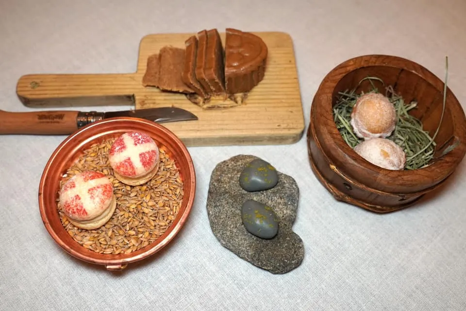 🥄 Mignardises ปิดท้ายมื้ออาหารด้วย Mignardises จำนวน 4 อย่างเสิร์ฟมาพร้อมกัน