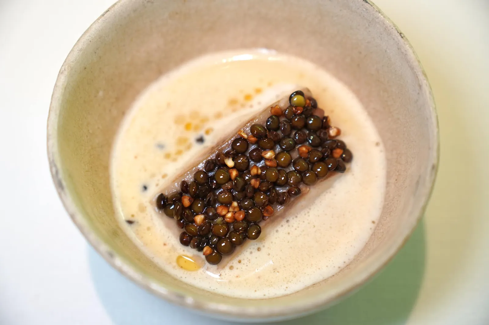 Poutargue soup with Beluga lentils and Wild char อีกหนึ่ง Signature Dish ที่เราจะได้ชิมกันในวันนี้คือ Poutargue Soup เมนูจากแถบ Mediterranean ที่ได้จากการนำไข่ปลาแห้งมาทำเป็นซุป (18/20)