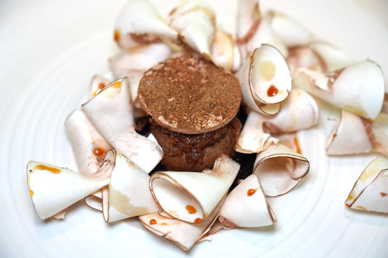 Mushroom salad from Savoie นอกจากนี้ยังมีองค์ประกอบของ Caramelized Onion หรือหัวหอมผัดให้รสชาติหวานอันนุ่มลึก ทั้งยังสามารถบาลานซ์ Earthy Aroma ของเห็ดได้อย่างพอเหมาะ (20/20)
