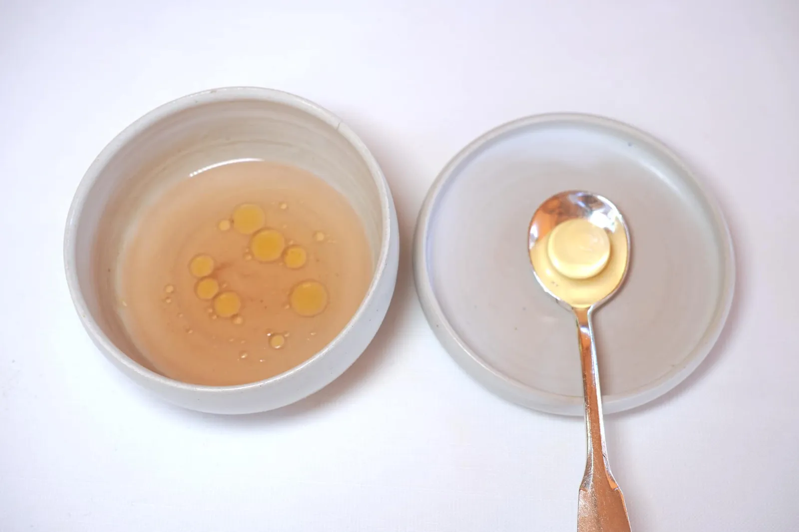 Transition, “Exchange” one vegetable, one fruit ฝั่งขวามือคือ Purée น้ำมันมะกอกที่มีรสชาติของ Cider Reduction เสิร์ฟมาคู่กับ Apple & Thyme Juice ช่วยเรียกความสดชื่นได้ดี (19/20)