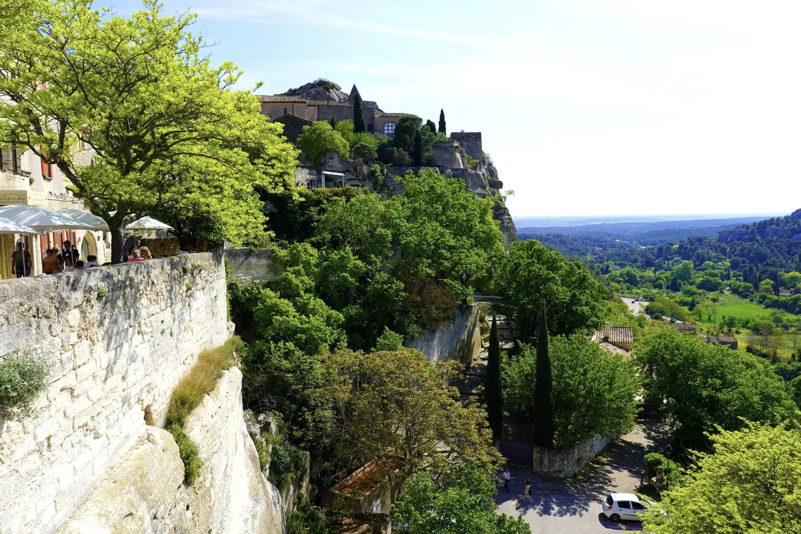 นอกจากนี้ยังมี Château des Baux ป้อมปราการขนาดใหญ่ที่ถูกสร้างขึ้นในช่วงศตวรรษที่ 11