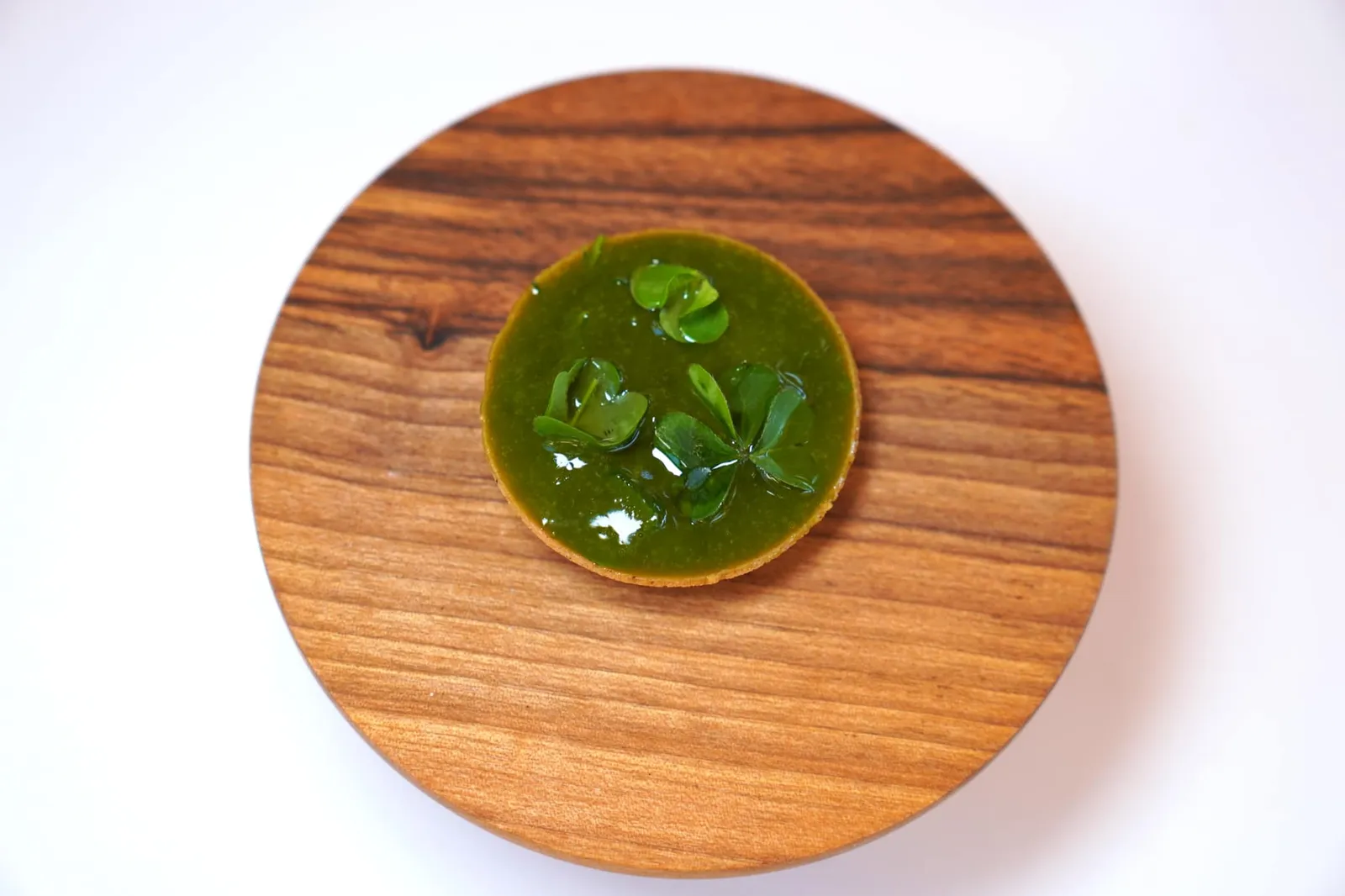 Sun-sweetened strawberry skin, “Sweet” some herbs จบด้วย Tarttelette ชิ้นจิ๋วด้านในบรรจุ Aromatic Herbs ให้กลิ่นเฉพาะตัวแต่กลับไม่บดบังความหอมของสตรอว์เบอร์รี่แม้แต่น้อย (20/20)