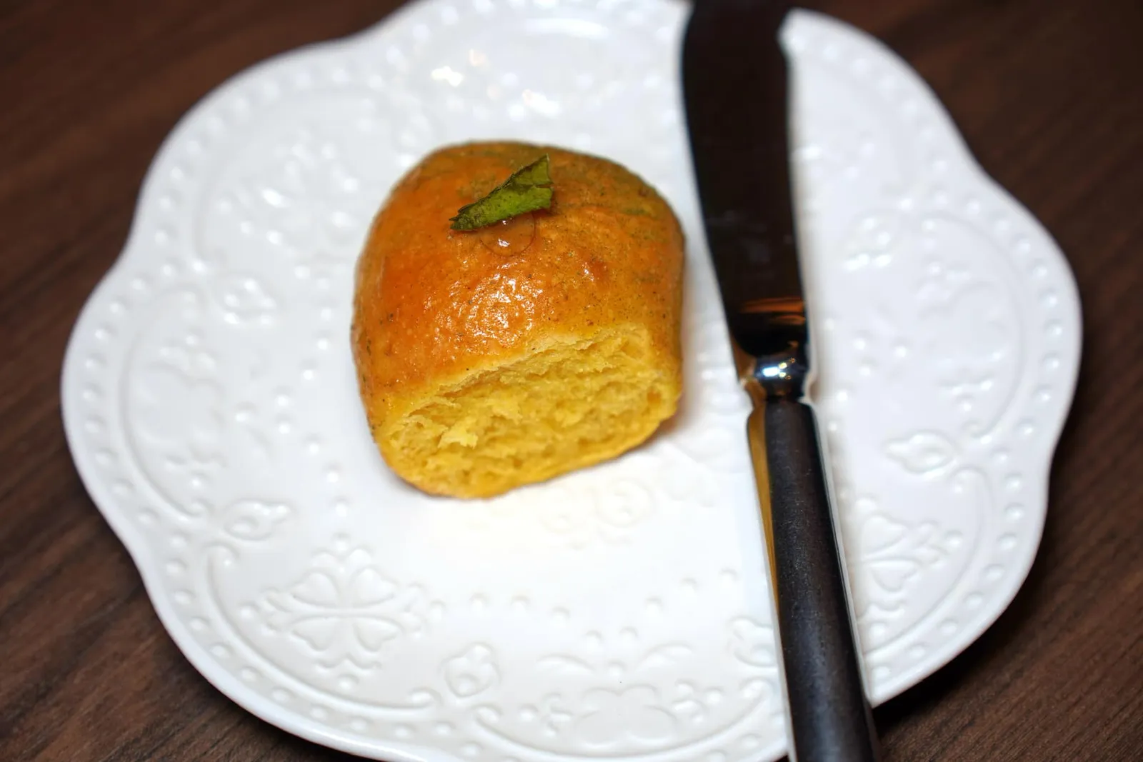 L'asperge French Asparagus | Bergamot | Tagette คอร์สนี้นำเสนอมาคู่กันกับ Lemon Bread นุ่ม ๆ ให้อโรมาหอม ๆ และความขมที่ดีของเลมอน (17/20)