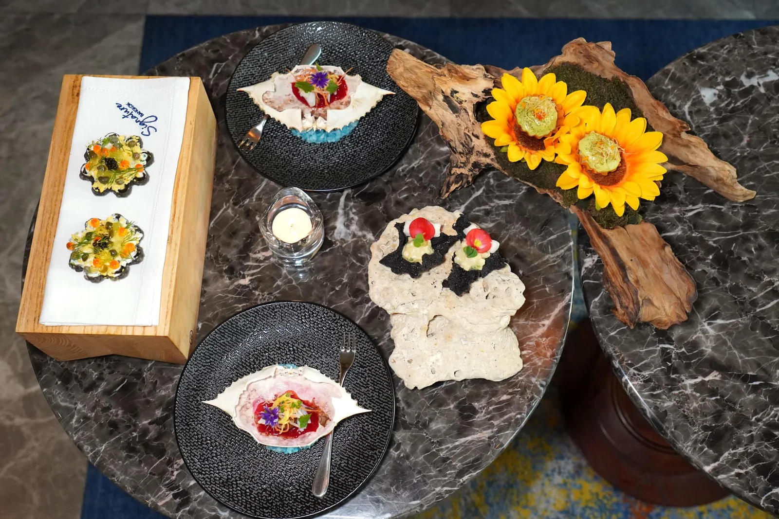 Surprise Canapés ทั้งหมดจัดเสิร์ฟมาพร้อมกัน (16/20)