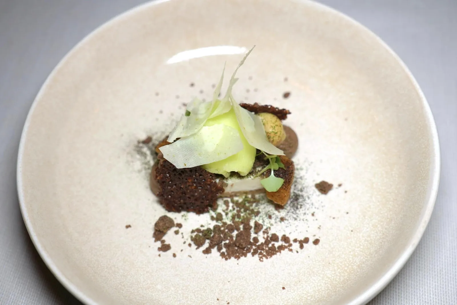 banana / celery / malt ของหวานจานสุดท้ายเป็นการผสมผสานระหว่างกล้วย เซเลอรี่ และมอลต์นำเสนอมาหลากหลายรูปแบบ เมื่อรับประกอบไปจะสัมผัสได้ถึงความหอมหวานของกล้วย ความสดชื่นขิง, เซเลอรี่ และกลิ่นเฉพาะตัวของมอลต์เข้ากันได้อย่างดียิ่ง (17/20)