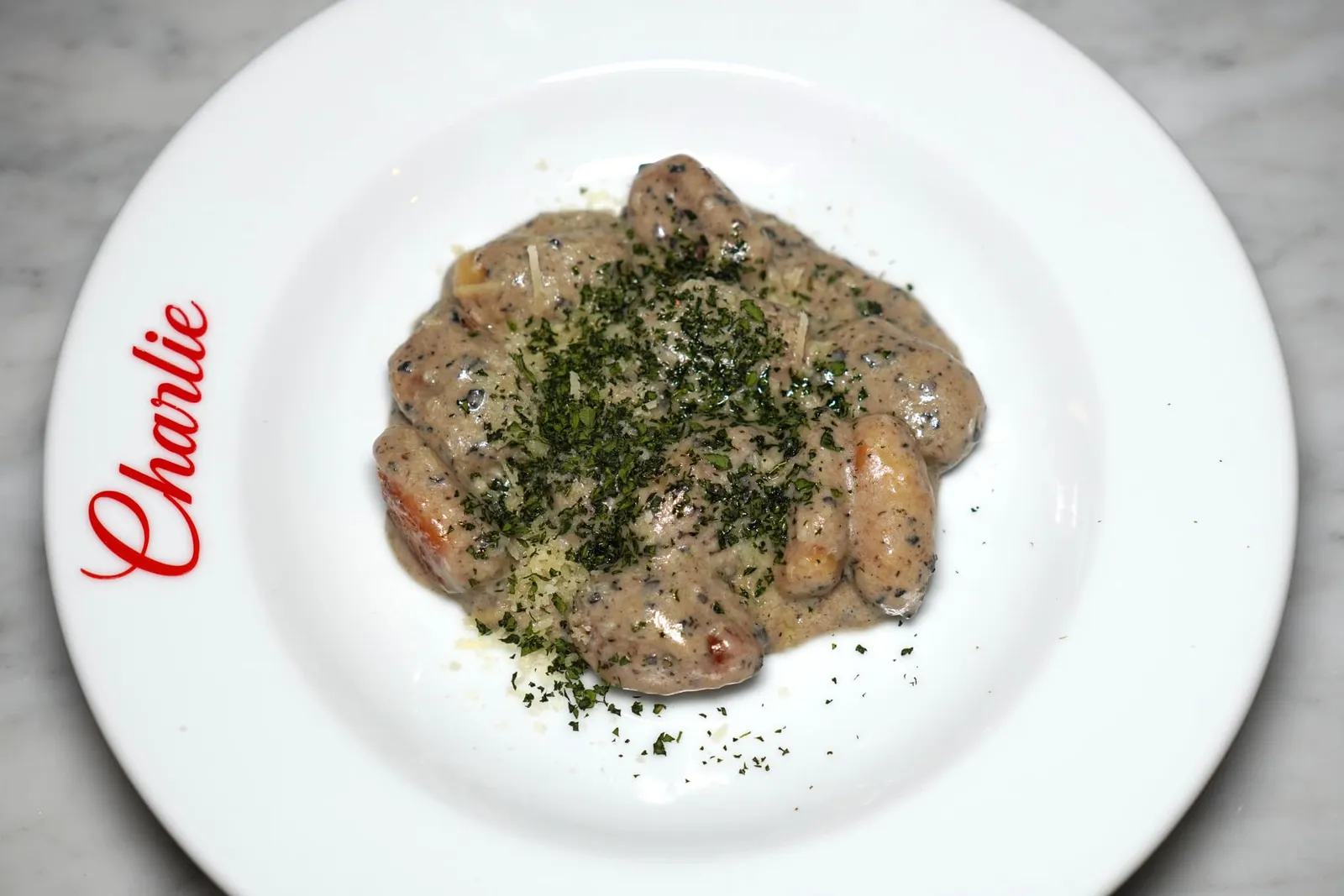 Gnocchi Mushroom Sauce (360++) Truffle Paste, Homemade Gnocchi, Cream Gnocchi ที่ทางร้านเตรียมขึ้นจากมันฝรั่งเคี้ยวนุ่ม ๆ คลุกเคล้ากับซอสครีมเห็ดและทรัฟเฟิลเพสต์หอมแตะจมูกตั้งแต่คำแรกที่ได้ชิม
