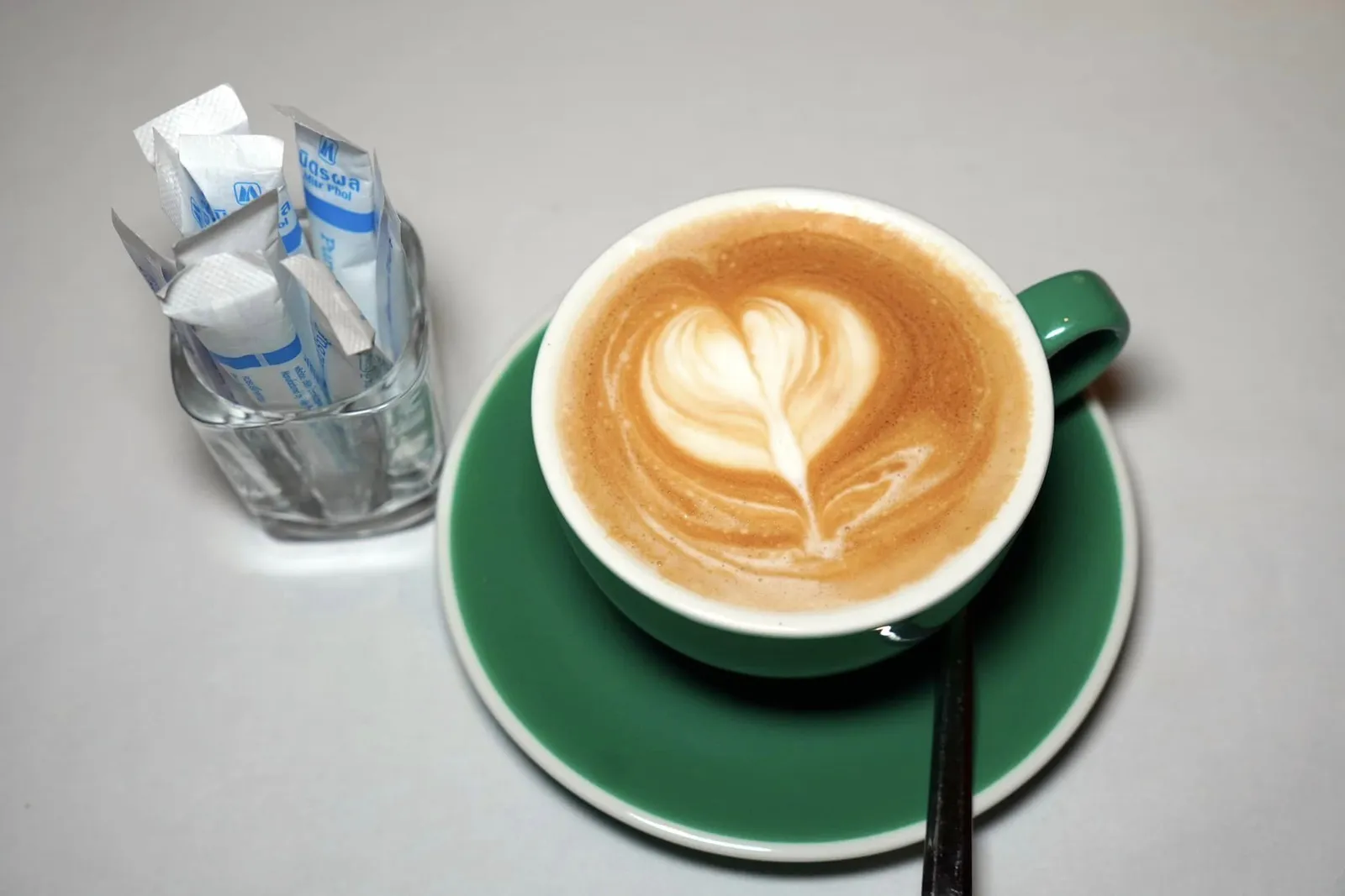 Cafe Latte วันนี้เราเลือกสั่งเป็นลาเต้ร้อน