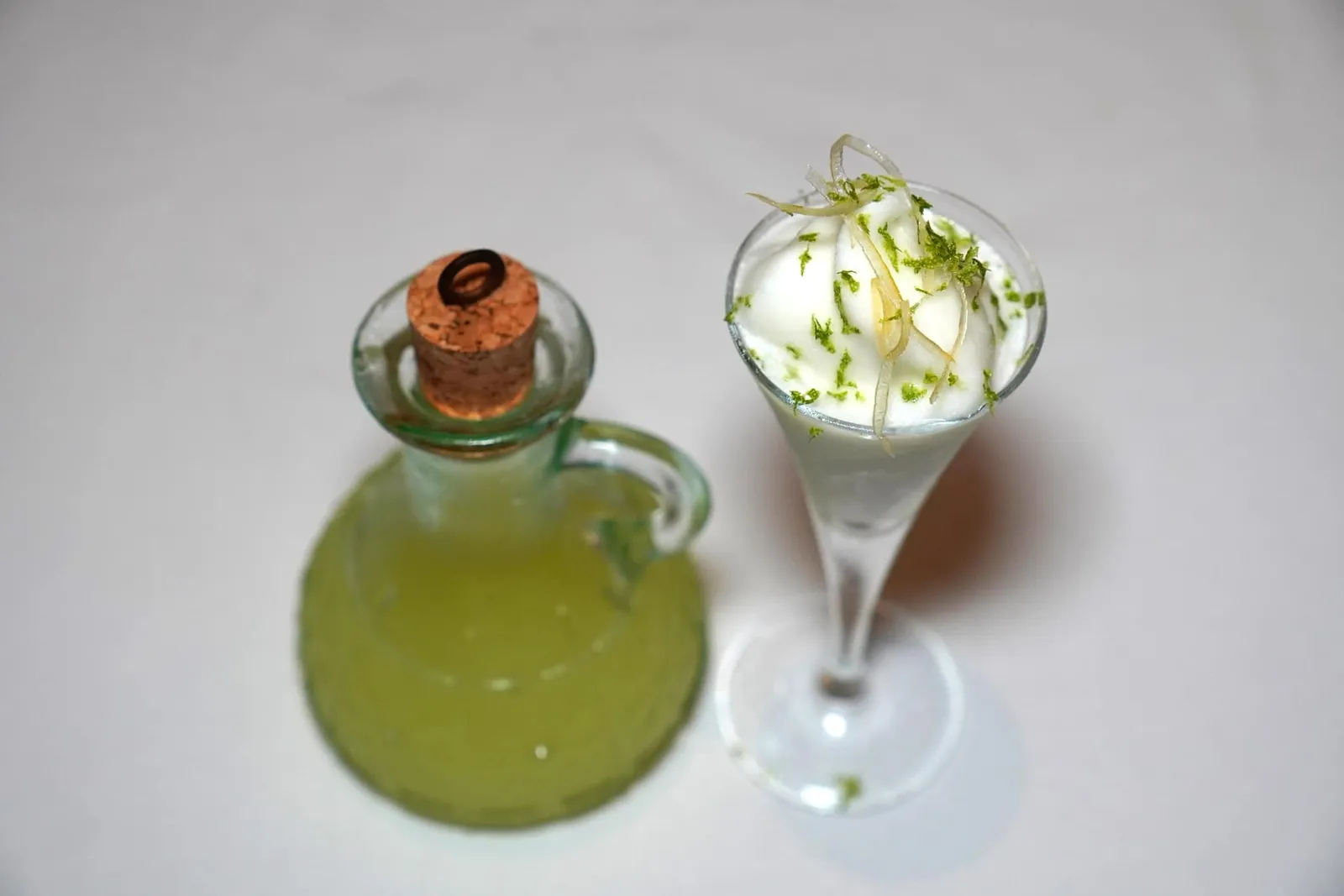 Sgroppino (350++) Lemon Sorbet, Limoncello เชฟนำเสนอมาเป็นซอร์เบท์เลมอนเติมแต่งรสชาติด้วย Limoncello ด้านบนท็อปด้วยผิวเลมอนให้ความหนึบนิด ๆ ลงตัวมาก ๆ