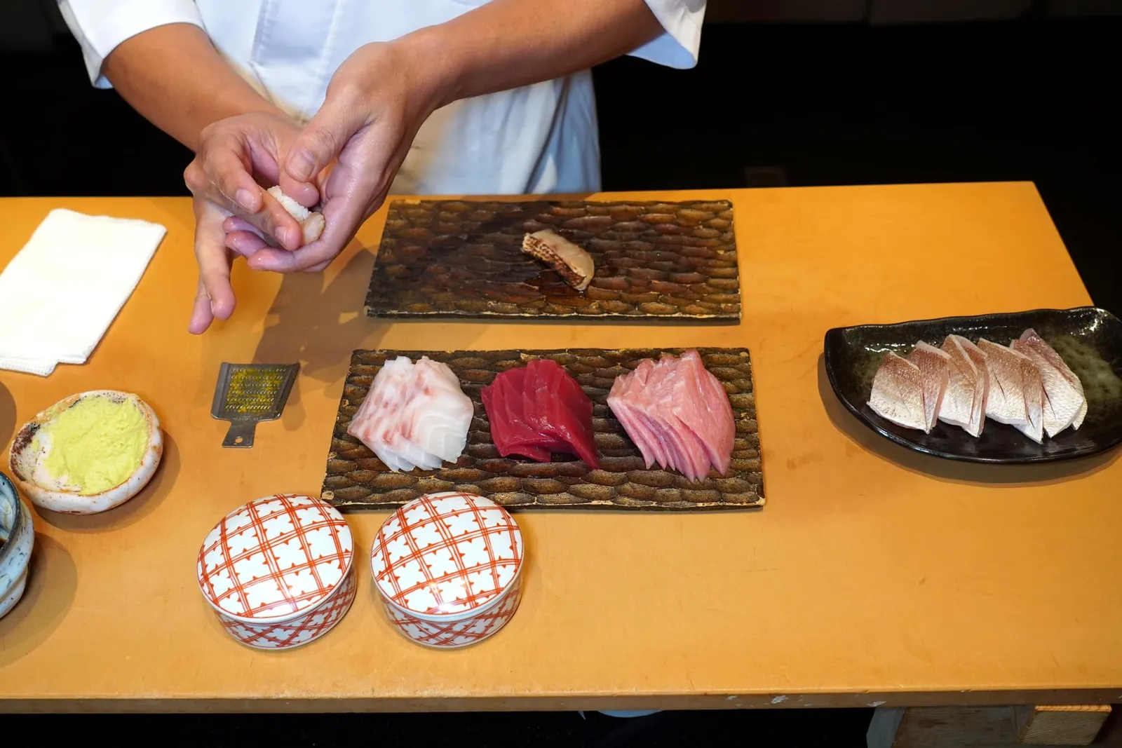 HOTATE ISOBE Scallop from Hokkaido ถัดมาเป็นคิวของวัตถุดิบยอดนิยมอย่างหอยเชลล์โฮตาเตะ