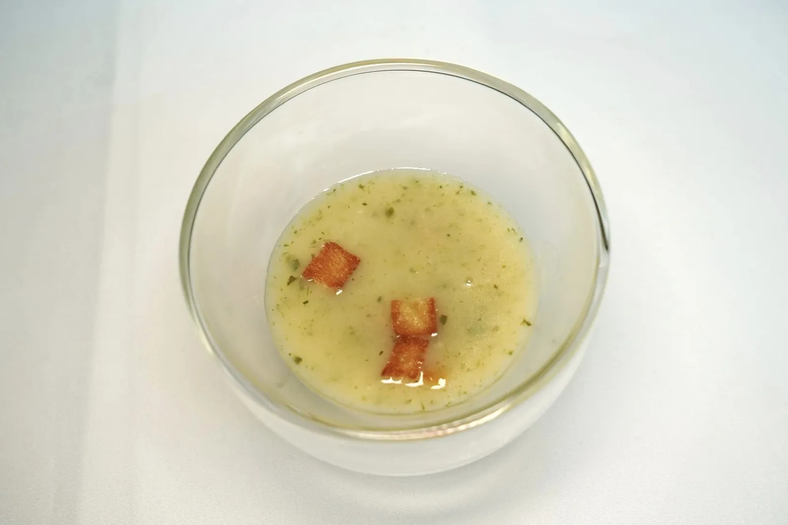 🥄 AMUSE BOUCHE ซุปกระเทียมหอม ๆ เนื้อสัมผัสเข้มข้นจับคู่มากับ Crouton หรือขนมปังกรอบโฮมเมด (13/20)