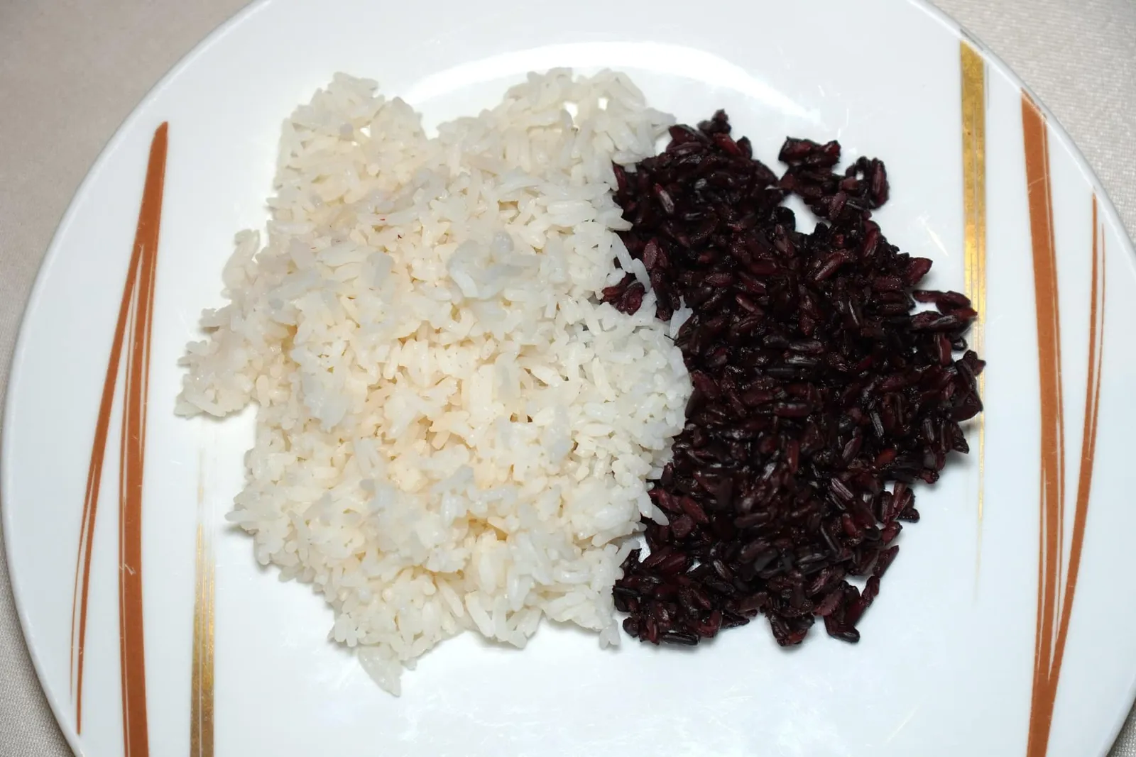 Organic Jasmine Rice or Riceberry ข้าวออร์แกนิคหอมมะลิ หรือ ข้าวไรซ์เบอร์รี่ ทางร้านมีข้าวให้เลือก 2 ชนิดตือข้าวออร์แกนิคหอมมะลิหรือข้าวไรซ์เบอร์รี่สำหรับเติมได้เรื่อย ๆ ตลอดมื้อ
