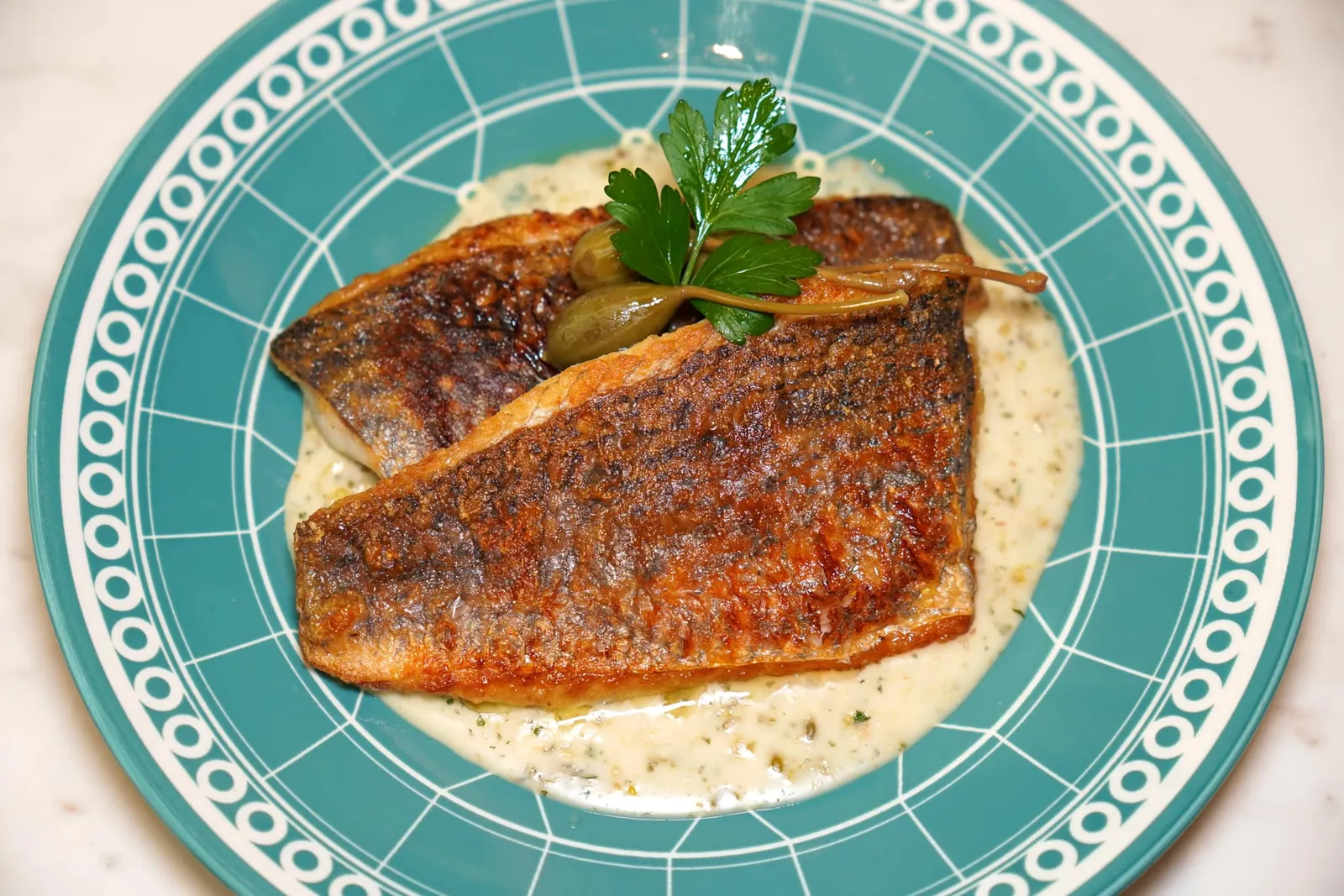 BRANZINO ARROSTITO CON SALSA AL VINO BIANCO (580++) seabass fillet with white wine and caper sauce ส่วนเมนคอร์สเราได้ลองชิมเป็นปลากะพงเสิร์ฟมาชิ้นใหญ่กับซอสไวน์ขาวที่มีอโรมาหอม ๆ ของเคเปอร์ (12/20)