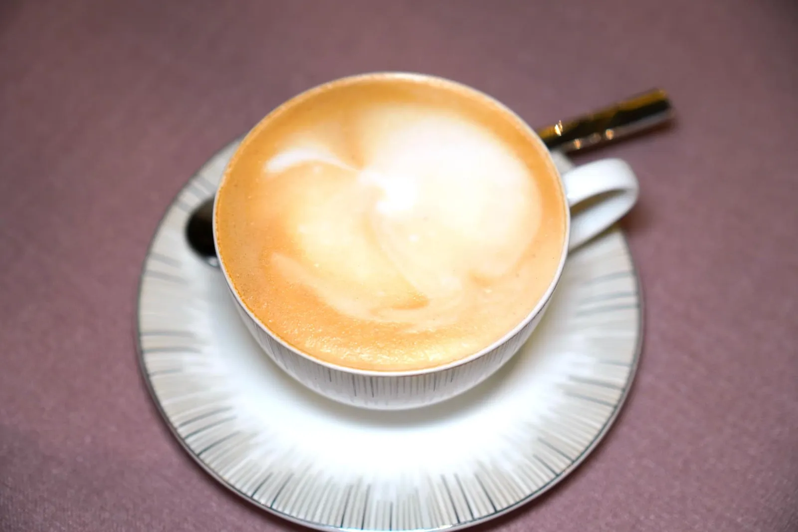 Cappuccinoขอแนะนำให้จับคู่ขนมหวานกับกาแฟร้อนสักแก้ว