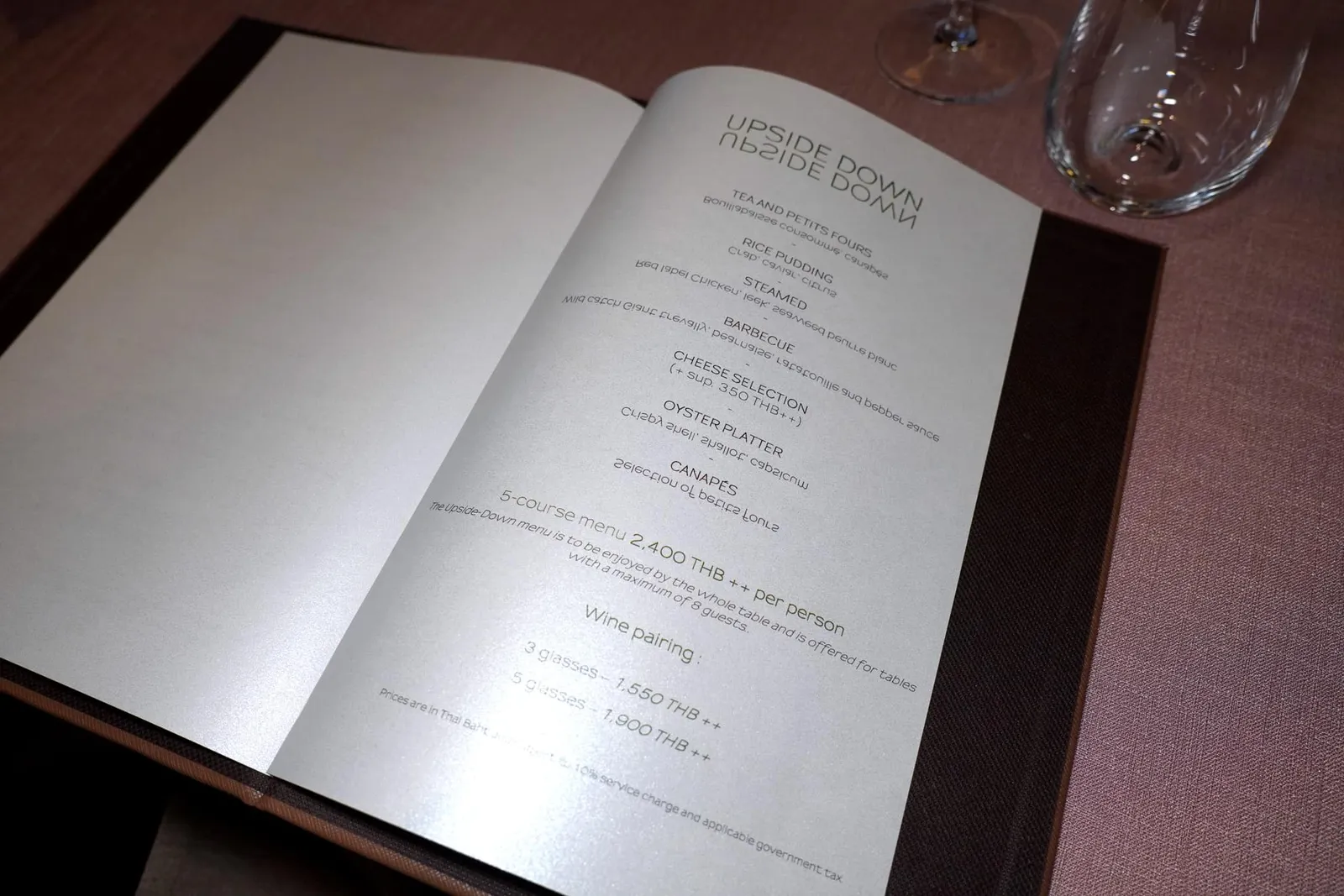 ในวันนี้เชฟ Nicolas ได้หยิบยกคอนเซปการตกแต่งร้านแบบ Upside Down Menu (2,400++) มานำเสนอเป็น Set Menu จำนวน 6 คอร์สที่เสิร์ฟย้อนจาก Petit Fours ไปหา Canapes แต่ยังคงไว้ซึ่งการเรียงร้อย Savory Course หรืออาหารคาวไปจนถึง Dessert หรืออาหารหวานได้อย่างน่าสนใจ ส่วนใครที่อยากชิมเมนูเซ็ตใหญ่ Signature Menu (2,800++/5 Courses) และ (3,800++/9 Courses) นอกจากนี้ยังมี Découverte Lunch Menu (1,950++/ 3 Courses) เสิร์ฟมาเฉพาะช่วงมื้อกลางวันอีกด้วย