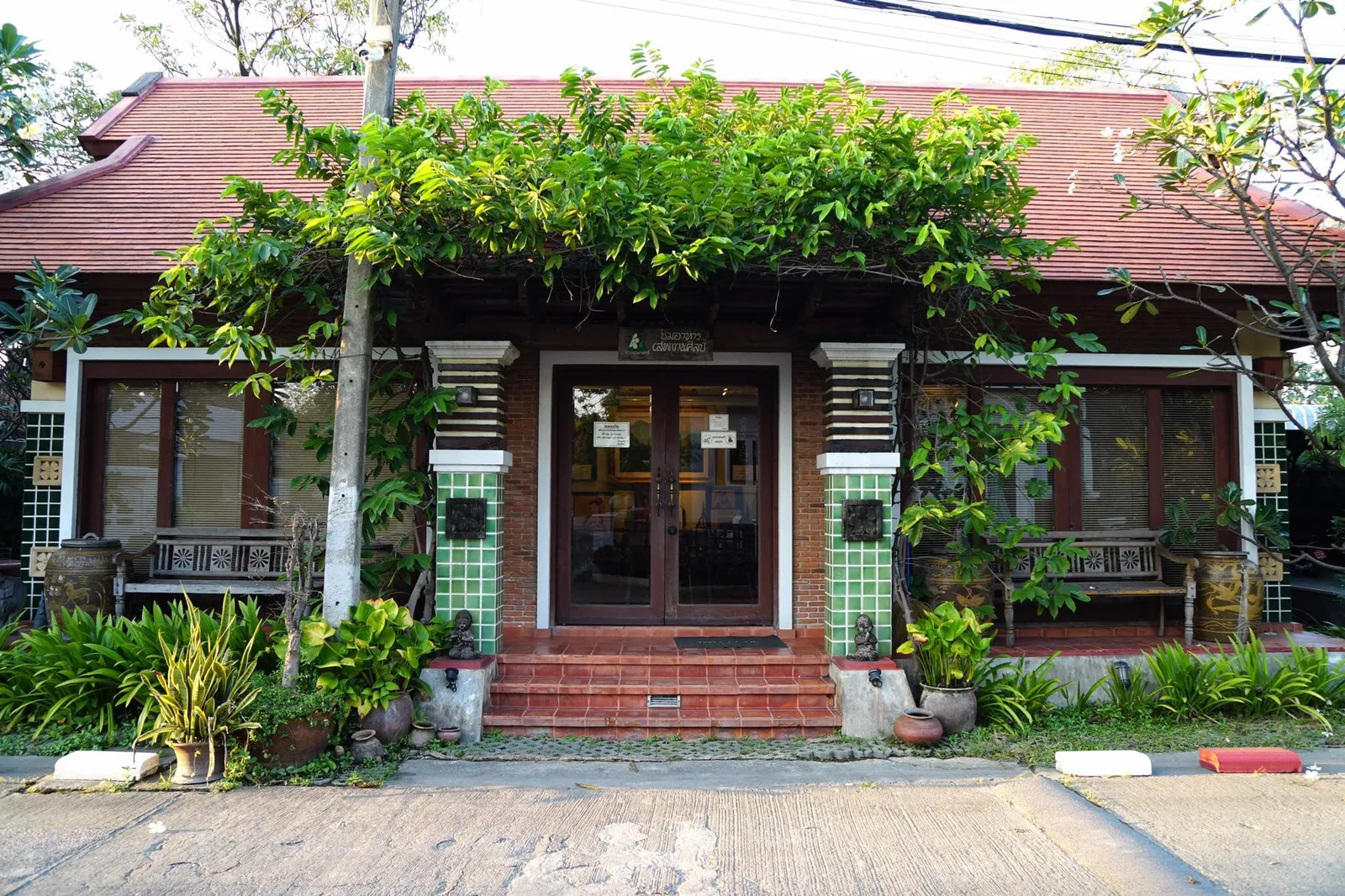 ห้องส่วนตัวแบบ Private Dining ราคาชั่วโมงแรก 60 บาท และชั่วโมงต่อไปชั่วโมงละ 20 บาท