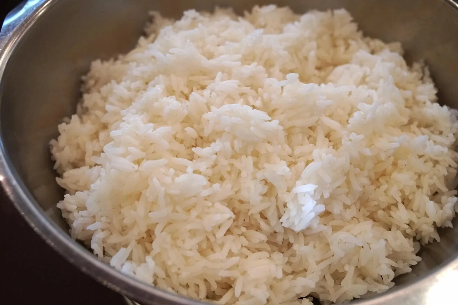 ข้าวโถ (80) ข้าวที่นี่จัดว่าคุณภาพดี ข้าวเต็มเมล็ดทุกเมล็ด แต่ยังไม่ถึงกับเป็นข้าวเกรดพรีเมี่ยม (13/20)