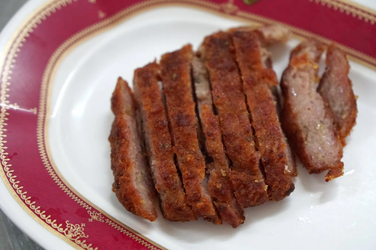 หมูทอด (15 /ชิ้น) หมูทอดเป็นอีกหนึ่งอย่างที่อร่อย หมูเเผ่นบางๆ ทอดมาดีมาก เนื้อข้างในยังฉ่ำ ไม่แห้ง มีกลิ่นหอม และปรุงรสมากำลังดีเลยทีเดียว (13/20)
