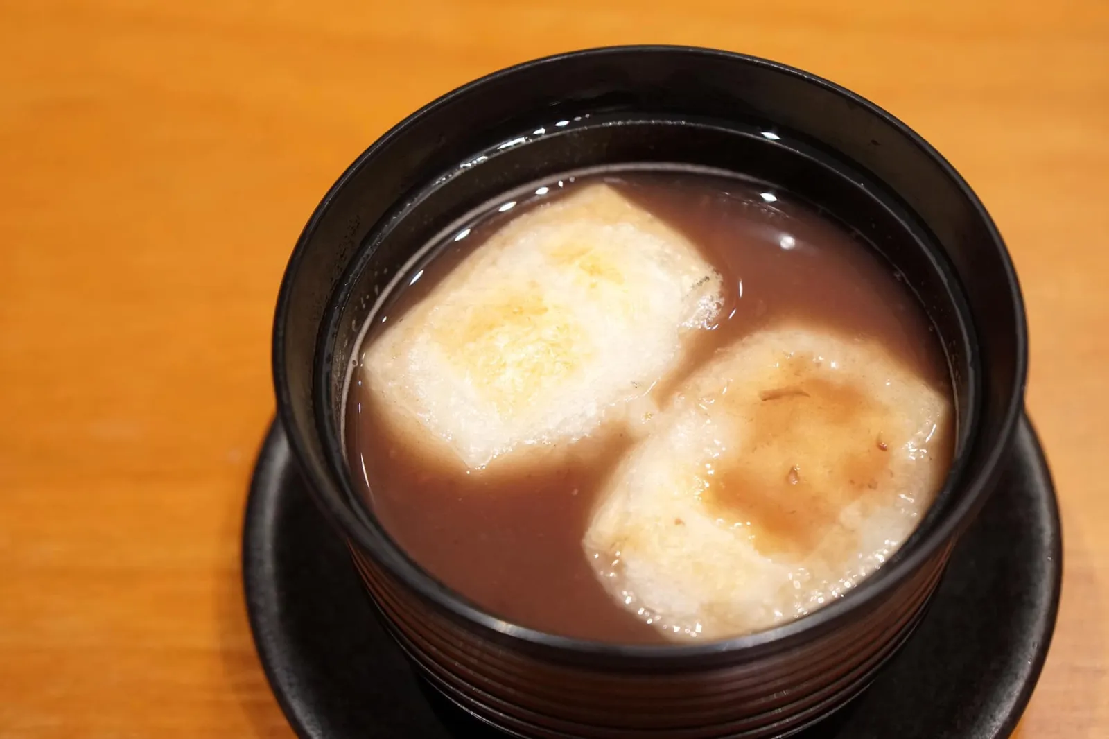 Zenzai (210++) Sweet red bean soup with rice flour dumplings เซ็นไซหรือถั่วเเดงต้มรสชาติเหมือนที่ขายในห้างทั่วไป น้ำซุปค่อนข้างใสไปหน่อย รสชาติยังไม่เข้มข้น ถั่วแดงค่อนข้างร่วนไปมาก แป้งเหนียวเเต่ยังไม่นุ่ม ถือว่าไม่ดีพอสำหรับราคานี้ (8/20)