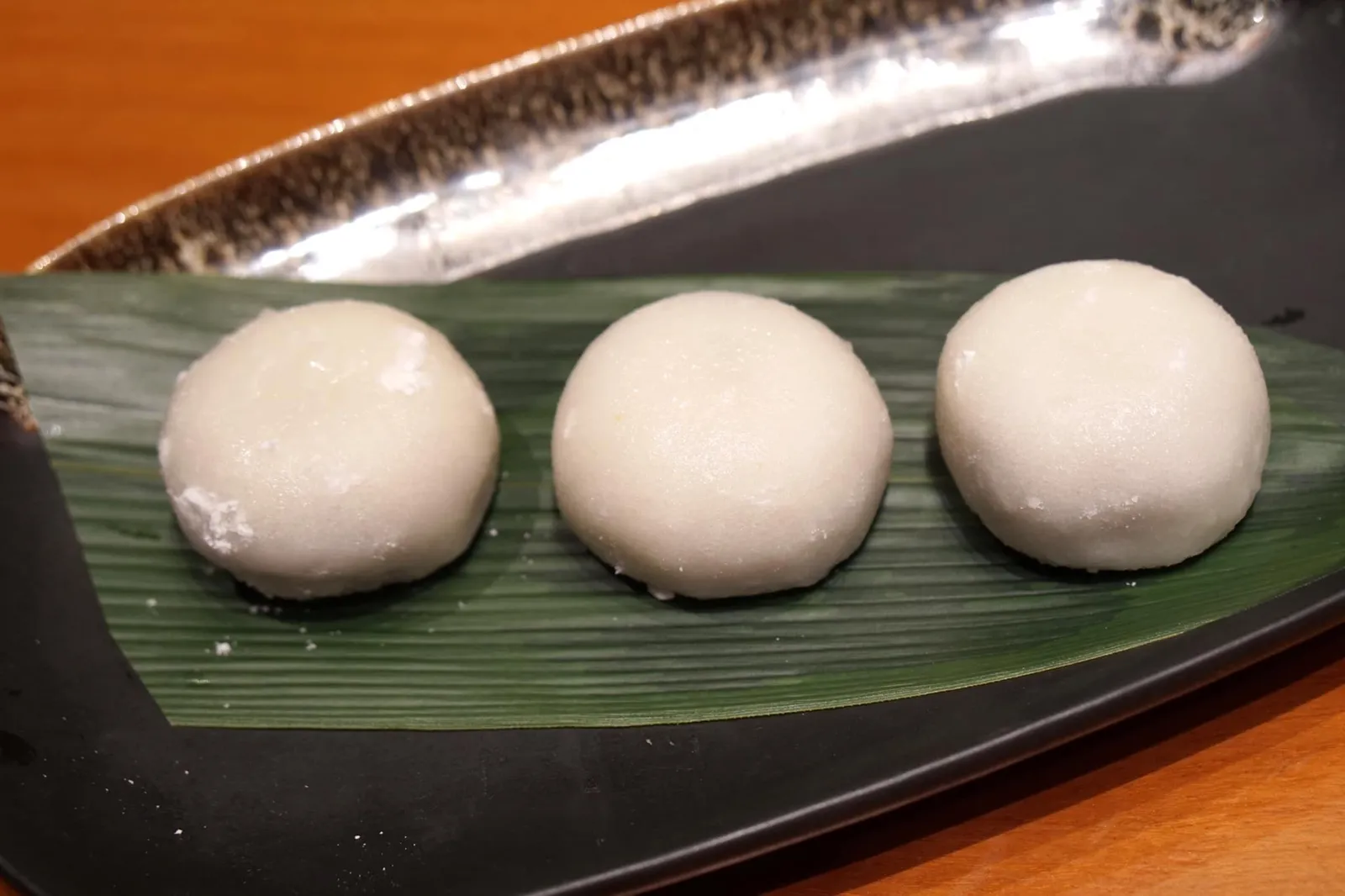 Daifuku (270++) Japanese small round rice cake ขนมไดฟุกุแบบญี่ปุ่น แป้งเหนียว ภายในสอดไส้ถั่วแดงเนื้อละมุนหวาน เสิร์ฟมาเย็นๆ รสชาติพอใช้ (11/20)