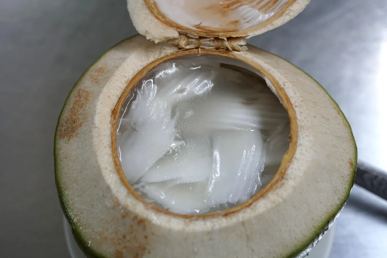 วุ้นมะพร้าว (50) Coconut jelly ขนมหวานที่เเนะนำคือวุ้นมาพร้าวรสเด็ด เนื้อวุ้นนุ่มพอดี มีกลิ่นหอม เนื้อมะพร้าวอร่อย เเช่มาเย็นชื่นใจ (13/20)