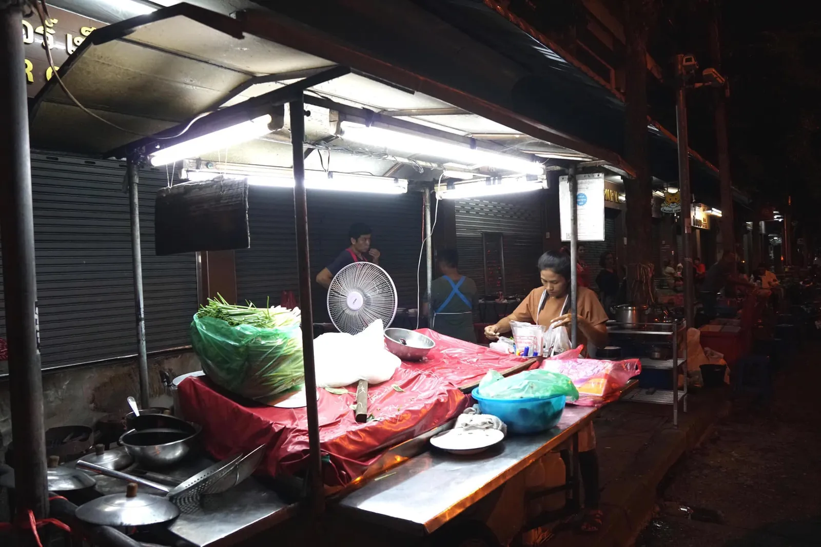 หน้าร้านหลังปิดทำการ
