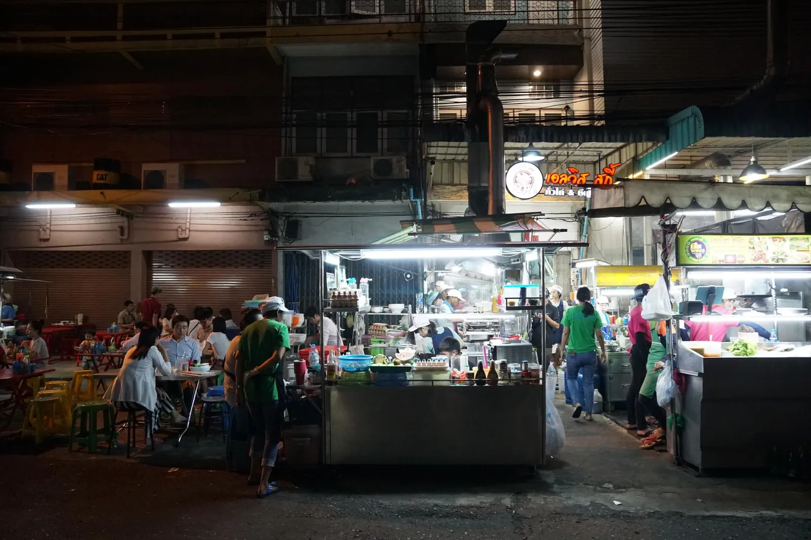 อย่าลืมสั่งน้ำปั่นรสเด็เฝดของร้านเอลวิส อร่อยกว่าร้านทั่วไปจริงๆนะ