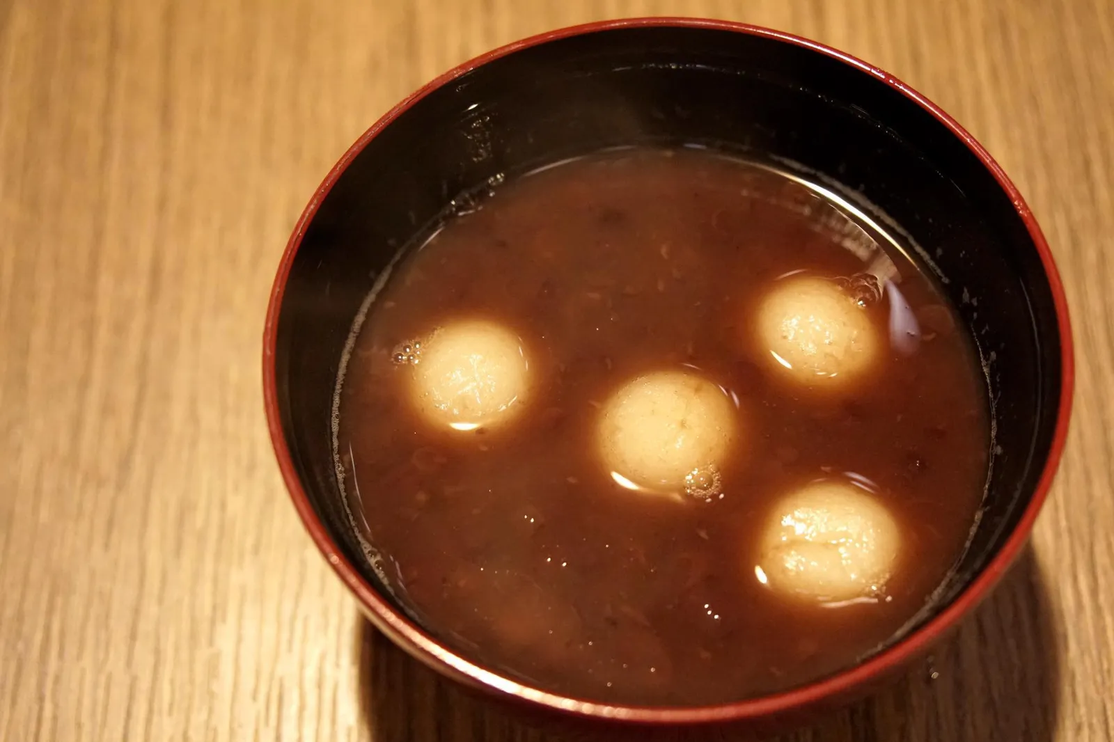 Zenzai dessert (240++) Sweet red bean soup ซุปถั่วแดงกับแป้งโมจิ ขนมหวานสุดคลาสสิคของห้องอาหารญี่ปุ่น ตัวถั่วเเดงร่วนไปหน่อย ไม่ค่อยข้น ซุปรสหวานกำลังพอเหมาะ ไม่บาดคอ โมจิเหนียวหนึบ อร่อยใช้ได้ (11/20)