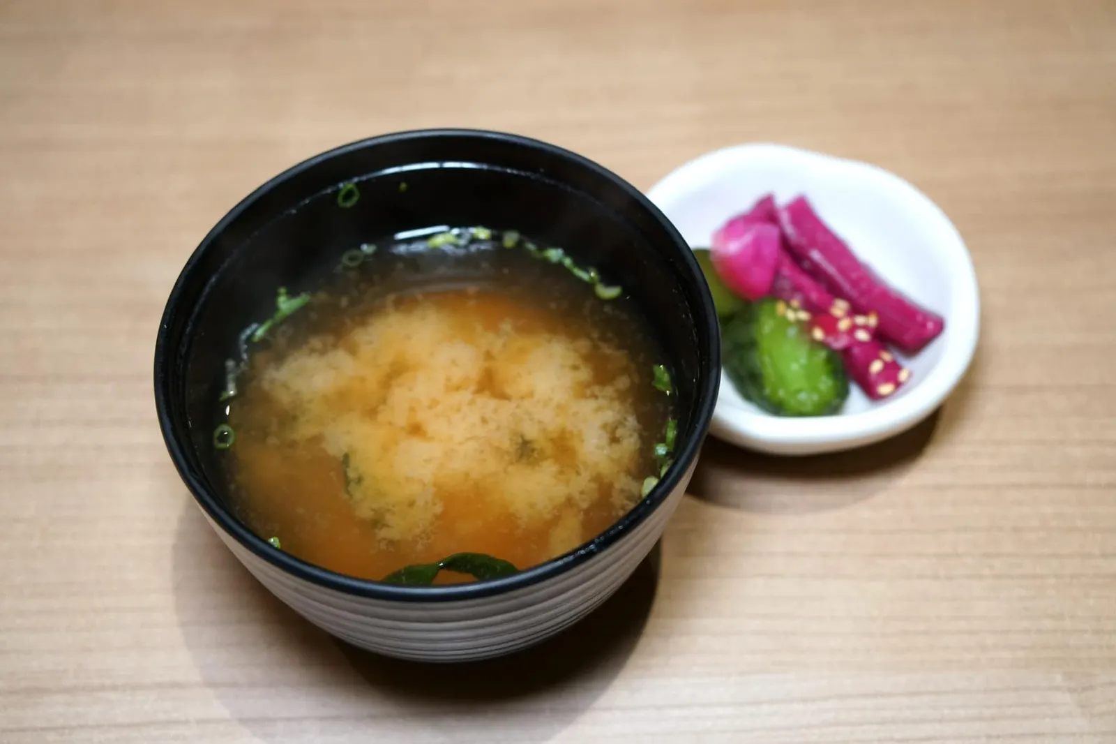 Matsuzaka Don (100g) (1,800++) ข้าวหน้าเนื้อมัตสึซากะสไลด์ ชุดข้าวหน้าจัดเสิร์ฟมากับซุปมิโสะเเละผักดอง (14/20)