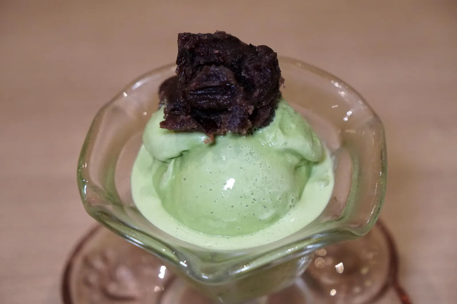 Azuki & Matcha Ice Cream (180++) ไอศกรีมชาเขียวท๊อปถั่วแดง ไอศกรีมชาเขียวทำออกมาได้ดี ครีมมี่ รสชาเขียวออกชัดเจน กลมกล่อม ไม่ขม ทานกับเพสถั่วแดงหวานๆที่ทอปเนื้อละเอียดด้านบน สามารถทานดับคาวอาหารจานหลักต่างๆได้อย่างดี (12/20)