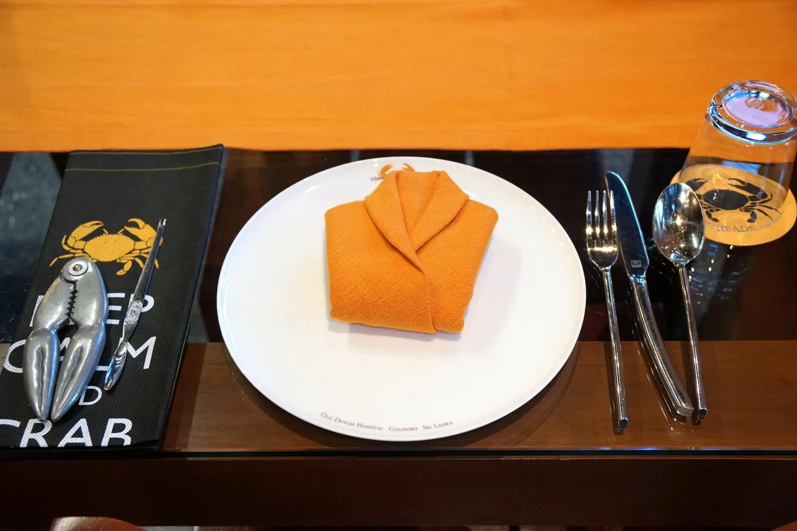 เชฟเจ้าของร้านลูกครึ่งญี่ปุ่น-ศรีลังกาคุณ Dharshan Munidasa และหุ้นส่วนคุณ Mahela Jayawardena เป็นอดีตนักกีฬาคริกเก็ทชื่อดังของศรีลังกา