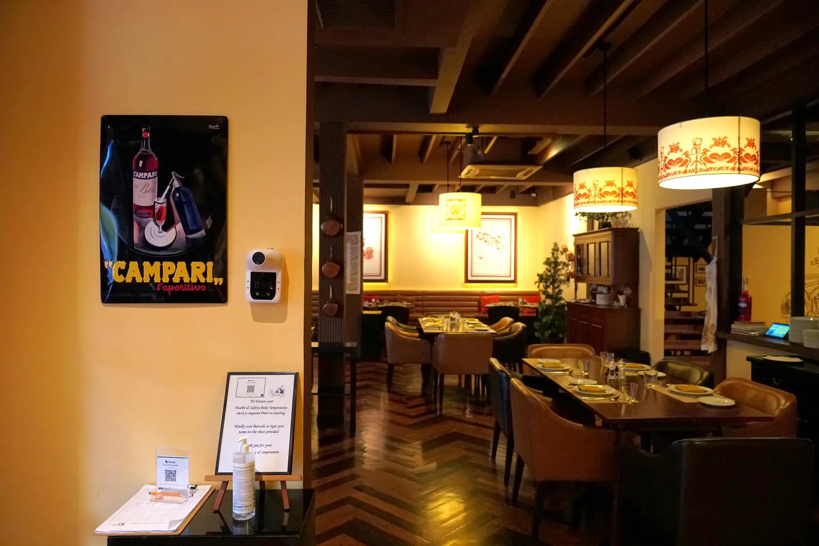 คุณ Andrea Bernadi อดีต GM ของร้าน Il Bolognese และคุณ Stefano Merlo ซึ่งเป็น Head Chef ของร้าน Sensi เลือกใช้ชื่อของถนน Via Aemilia ในการนำเสนออาหารพื้นบ้านประจำแคว้น Emilia-Romagna ซึ่งหาทานได้ยากมาก ๆ ในกรุงเทพ