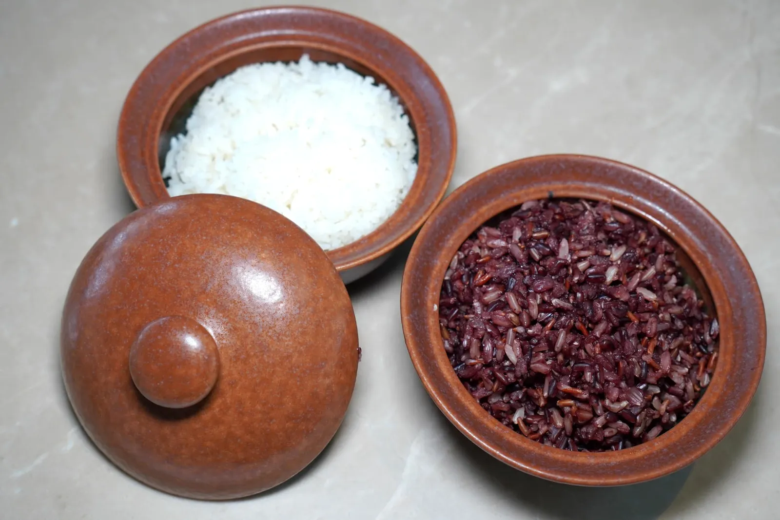 ข้าวหอมมะลิและข้าวไรซ์เบอร์รี่ Jasmine Rice and Riceberry Rice ในเซ็ตสามารถขอเติมข้าวได้เรื่อย ๆ