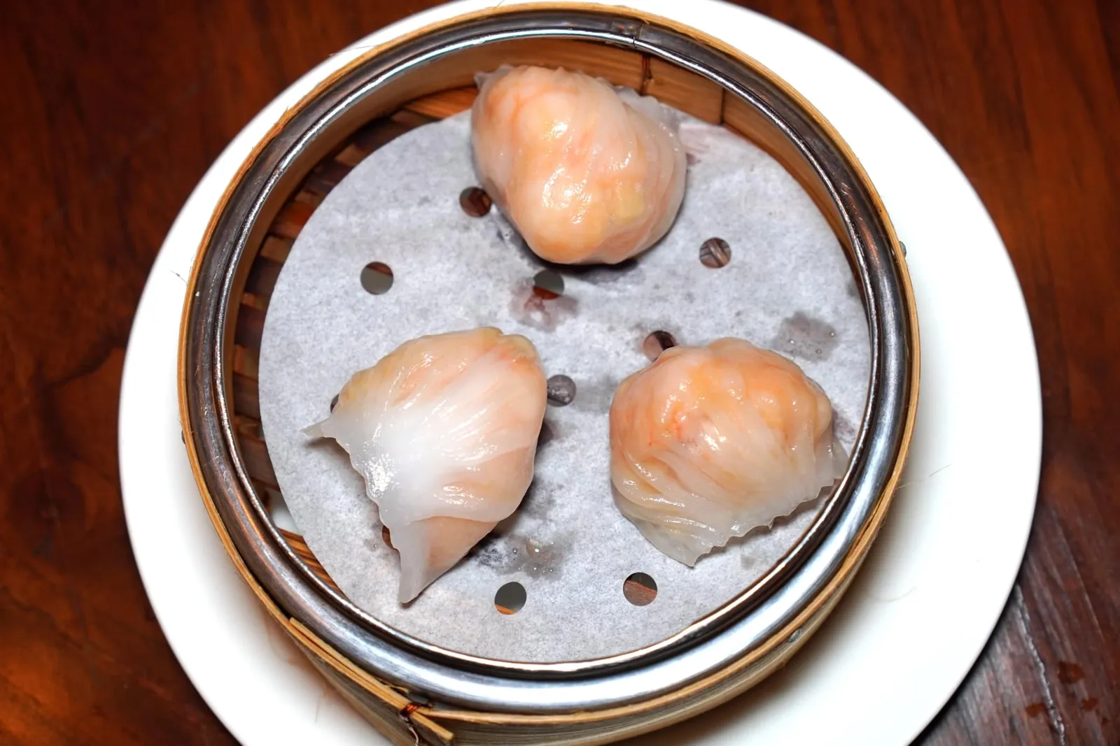筍尖鮮蝦餃 (4 件) (98 HKD+) Steamed shrimp dumplings with bamboo shoot (4 pieces) ฮะเก๋าชิ้นโตที่พับจับจีบมาสวยงาม ด้านในบรรจุเนื้อกุ้งนุ่ม เด้ง หวาน อร่อย ตัดเนื้อสัมผัสกันกับหน่อไม้ได้อย่างลงตัว (16/20)