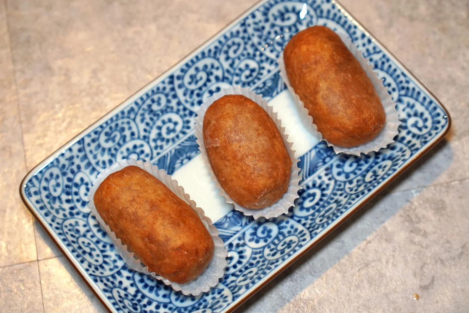 芋棗 (135 NTD+) (3粒) Fried Taro with Red Bean Paste Filling (3 pieces) สำหรับของหวานอย่างแรกคือเผือกทอดร้อน ๆ สอดไส้ถั่วแดงหวาน ๆ ด้านใน (14/20)