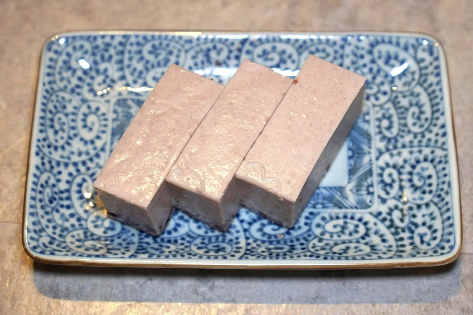 紅豆糕 (135 NTD+) (3塊) Red Bean Pudding (3 pieces) ต่อด้วยขนมเค้กถั่วแดงเย็น ๆ นุ่ม ช่วยเรียกความสดชื่นได้ดี (13/20)