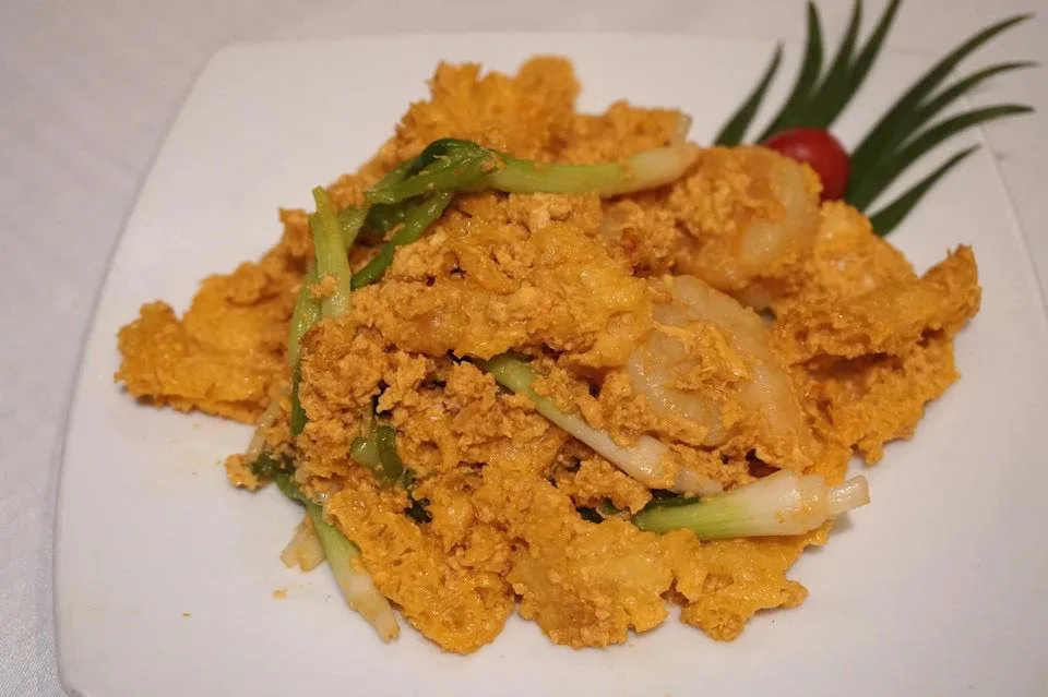 กระเพาะปลาผัดกุ้ง (595++) Pan-fried fish maw, prawns and spring onions with Chinese mushroom sauce