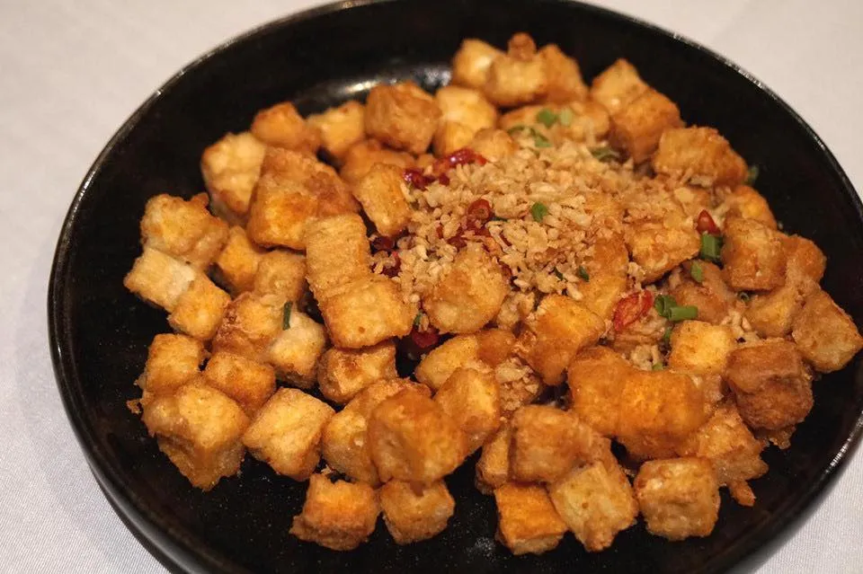 เต้าหู้ผัดพริกเกลือ (325++) Dried Japanese tofu sautéed with garlic and chili